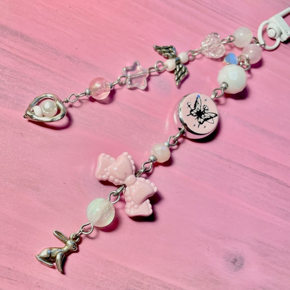 bow and bunny butterfly beaded keychain 🐇 🎀 - Picture 2 of 3